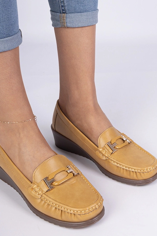 Dzelteni sieviešu mokasīni uz... Dzelteni sieviešu mokasīni uz...