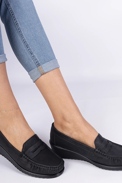 Melni mokasīni sievietēm uz...