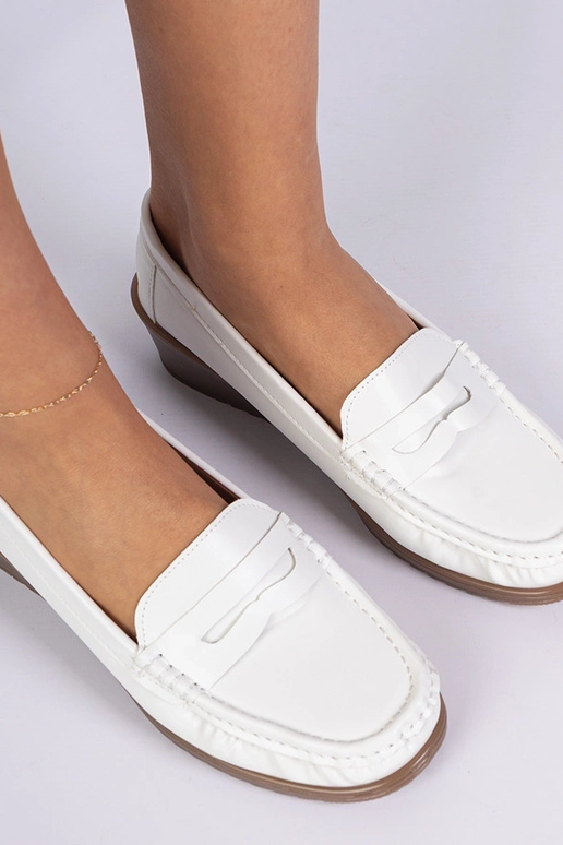 Bāli mokasīni sievietēm uz platformas... Bāli mokasīni sievietēm uz platformas...