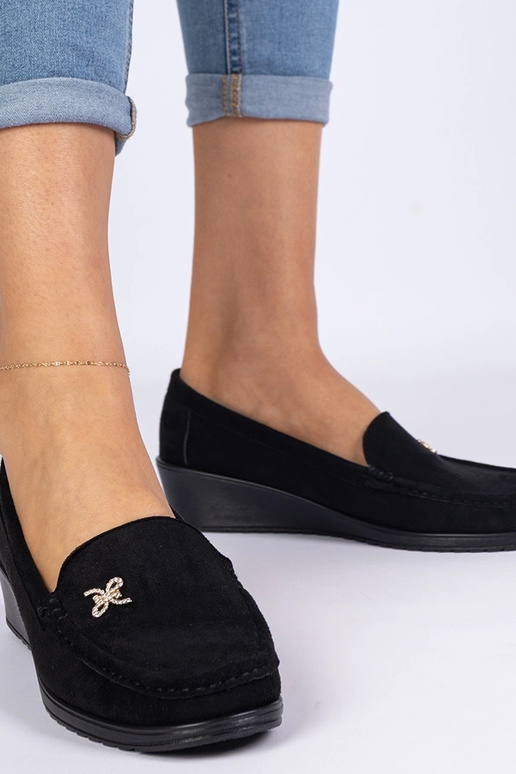 Melni sieviešu mokasīni uz platformas...