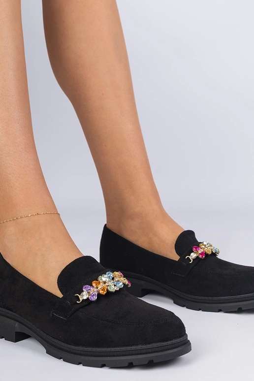 Melni mokasīni sievietēm ar akmeņiem...