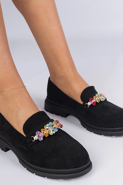 Melni mokasīni sievietēm ar akmeņiem...