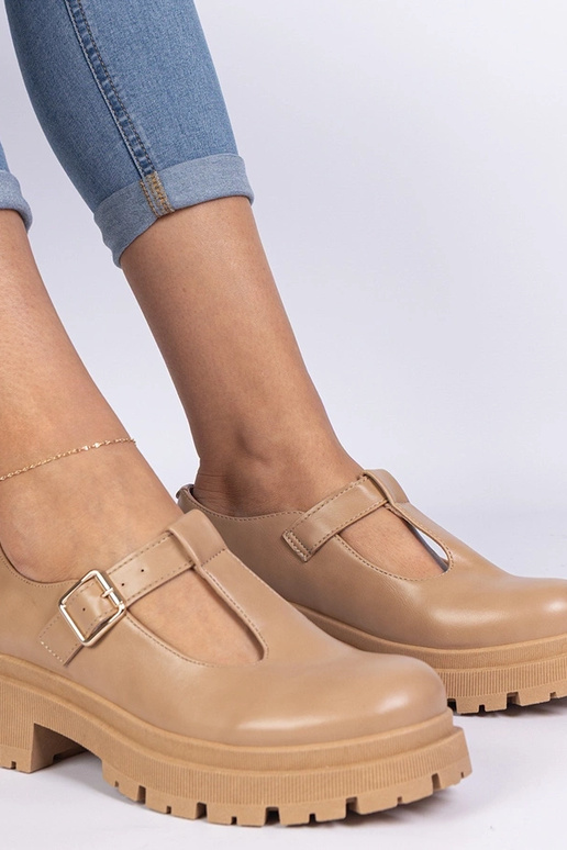 Brūni apavi ar platformu no mākslīgās...