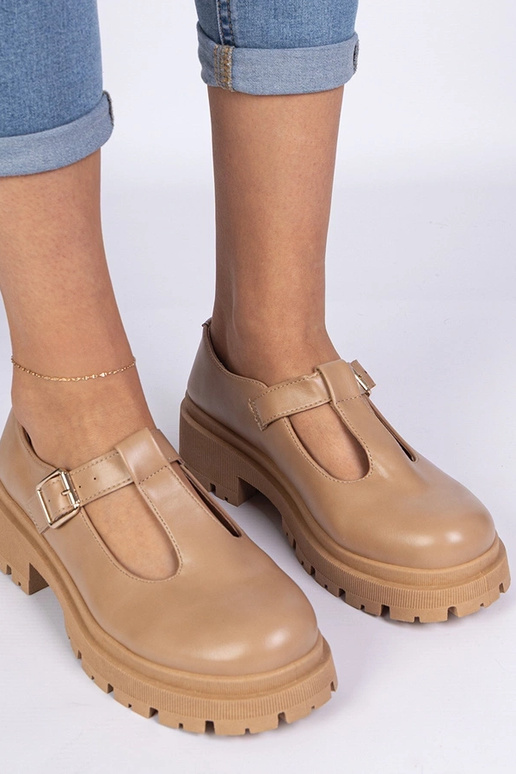 Brūni apavi ar platformu no mākslīgās...