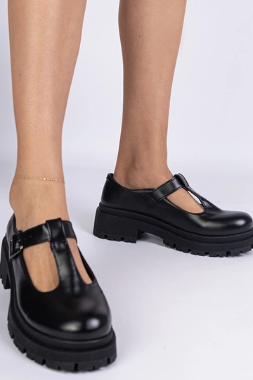 Melni puszābaki uz...