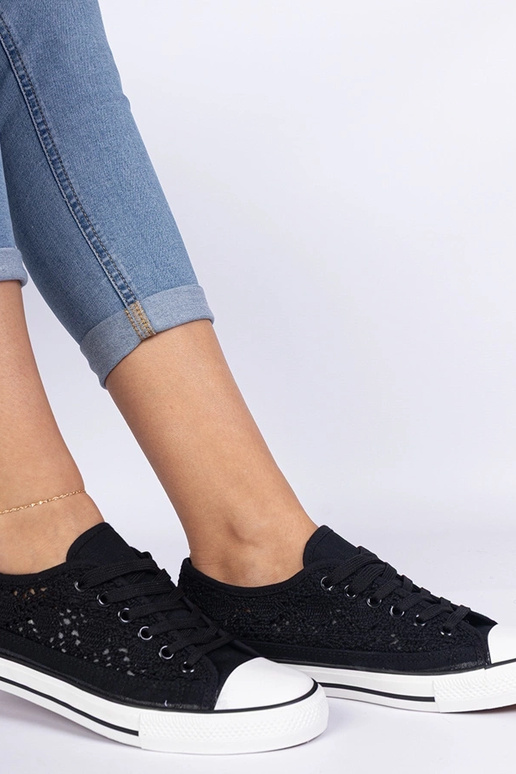 Melni sieviešu caurumiņapavi