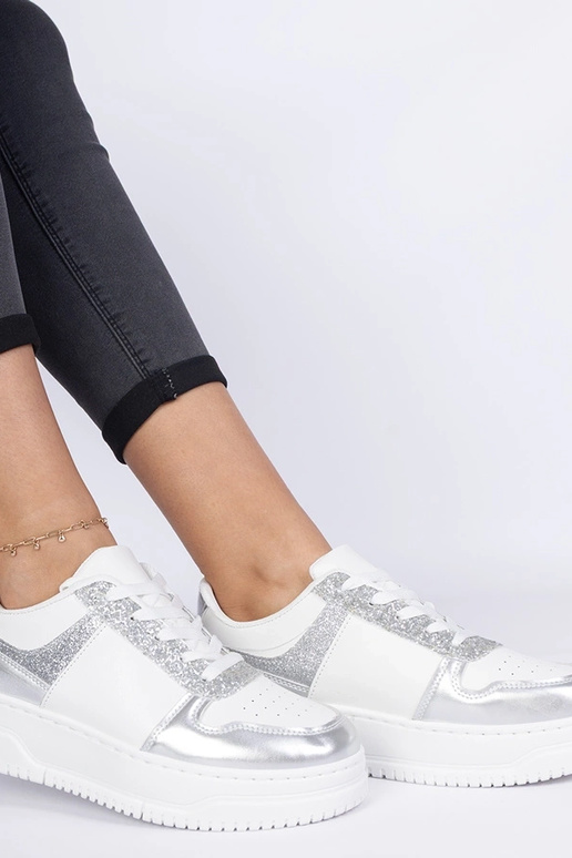 Sudraba sieviešu sneakers ar biezu zoli Sudraba sieviešu sneakers ar biezu zoli