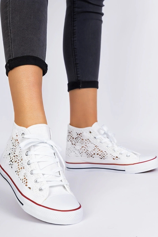 Lesli baltie caurumi sporta apavi...