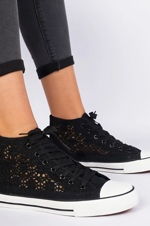 Lesli melnie caurumi sporta apavi...