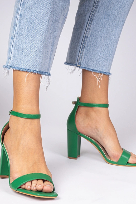 Zaļie sandales uz augsta papēža Kasedi