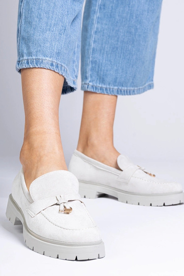 Bežīgi sandali uz papēža ar...