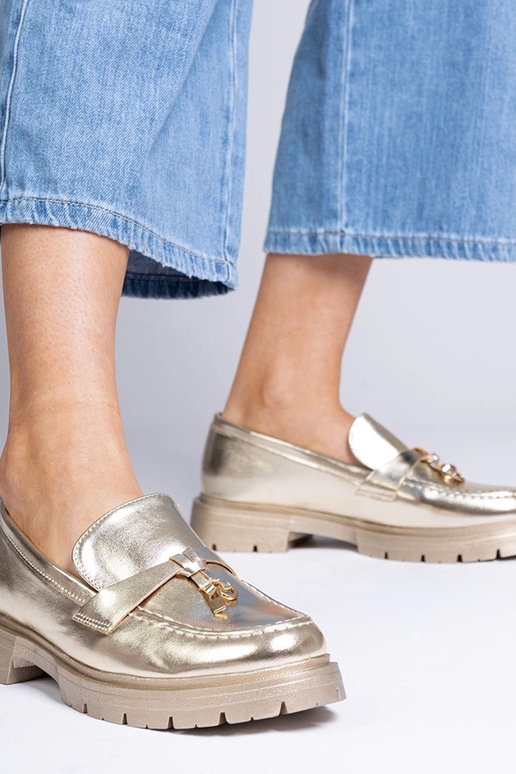 Melnas lakotas kurpes uz staba Ferida