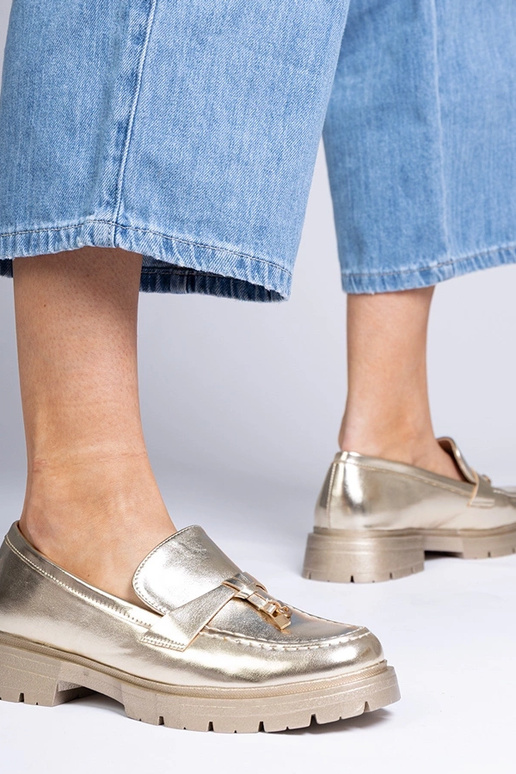 Melnas lakotas kurpes uz staba Ferida