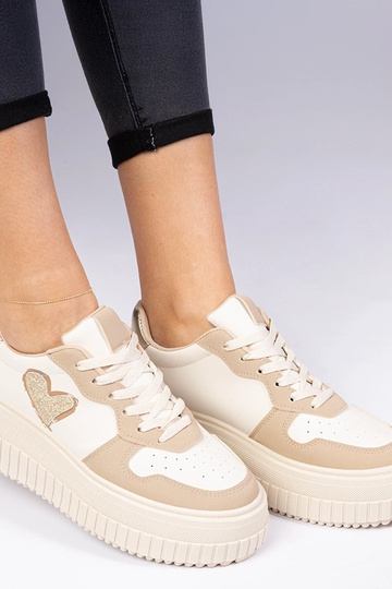 Laira brūni sieviešu sneakersi ar mirdzošu sirds formu