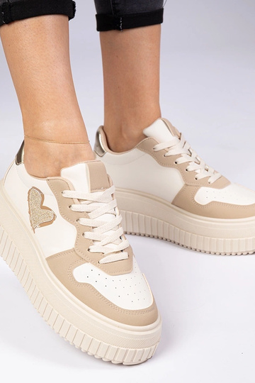 Laira brūni sieviešu sneakersi ar mirdzošu sirds formu 2