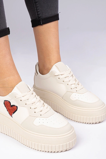 Laira bēši sieviešu sneakersi ar mirdzošu sirds formu