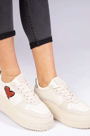 Laira bēši sieviešu sneakersi ar mirdzošu sirds formu 2