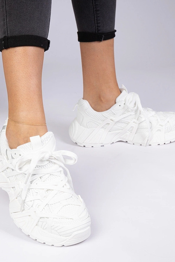 Baltie sneakers uz masīvas... 2
