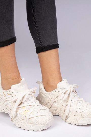 Bēši sneakers uz masīvas... 2