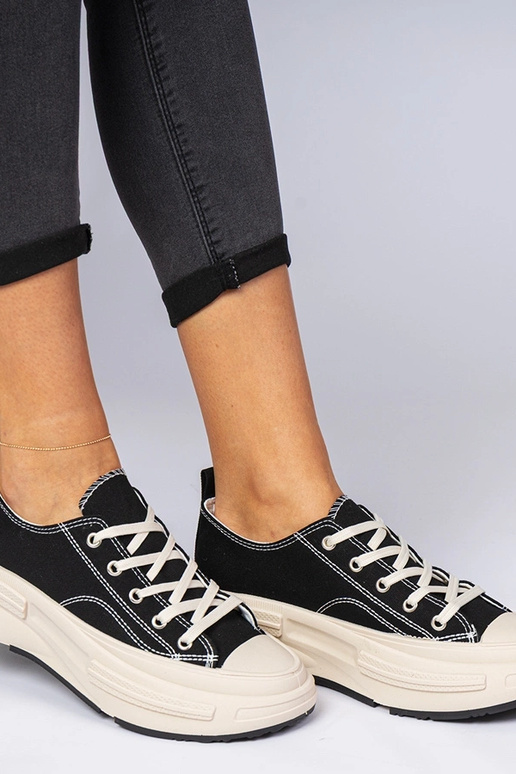 Melni sieviešu auduma sporta apavi...