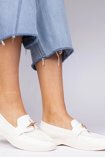 Baltas sieviešu mokasīnas...