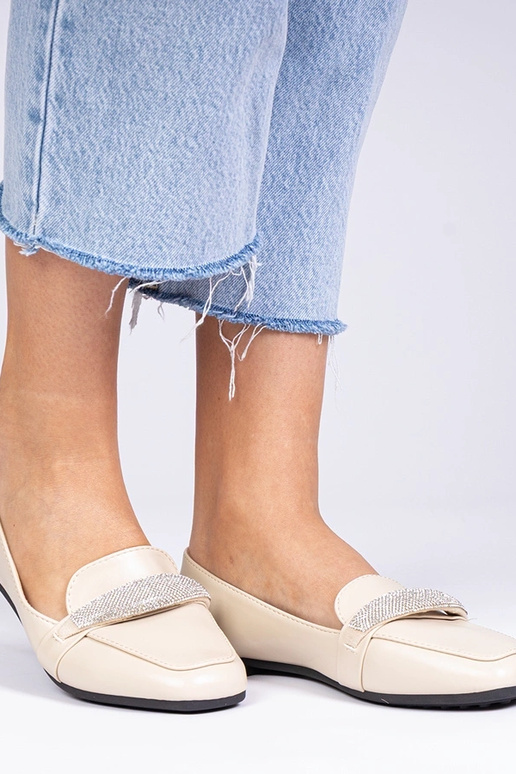 Gaiši brūnas sieviešu mokasīnas ar...