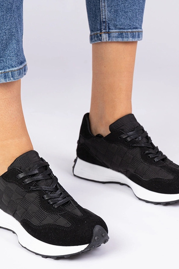 Melni sporta apavi... 2