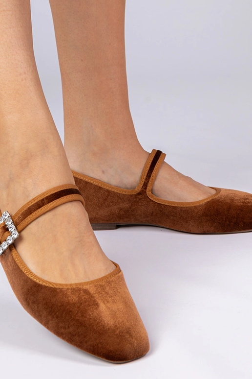 Brūnas sieviešu balerīnas ar sprādzi... Brūnas sieviešu balerīnas ar sprādzi...