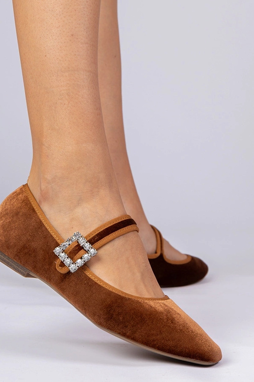 Brūnas sieviešu balerīnas ar sprādzi... Brūnas sieviešu balerīnas ar sprādzi...