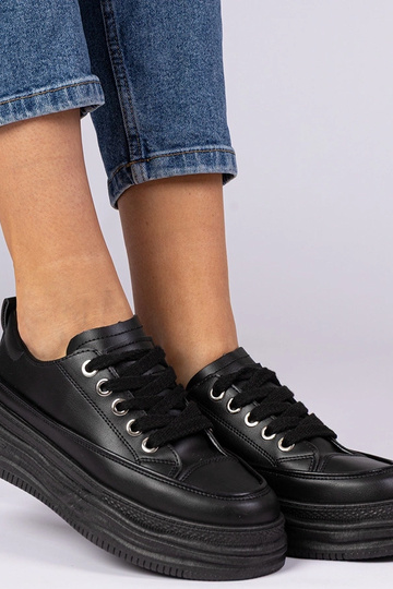 Selina melnās sieviešu... 2