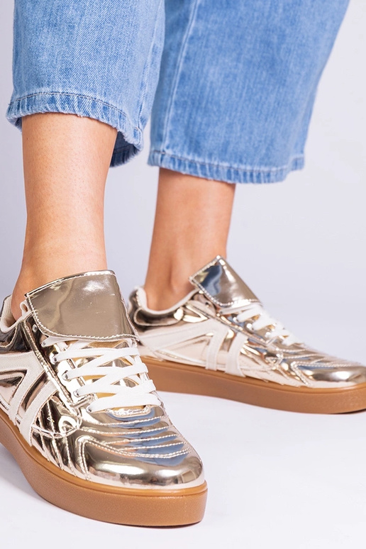 Bežīgas lakotas kurpes uz staba Ferida