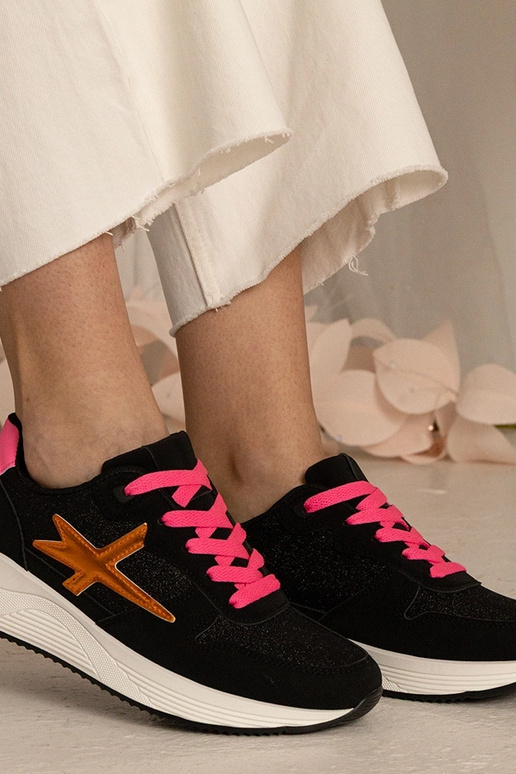 Melnas dāmu sporta kedas ar spīdumu...