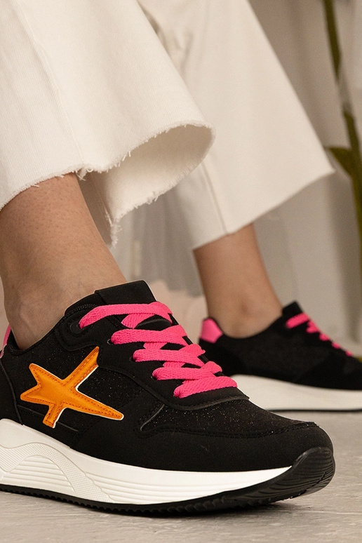 Melnas dāmu sporta kedas ar spīdumu...