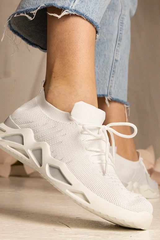 Baltas dāmu kedas ar zeķes augstumu...