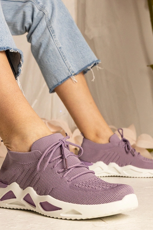 Violeta kedas ar zeķes augstumu Miyana