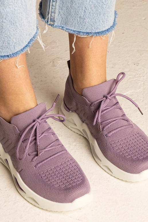 Violeta kedas ar zeķes augstumu Miyana