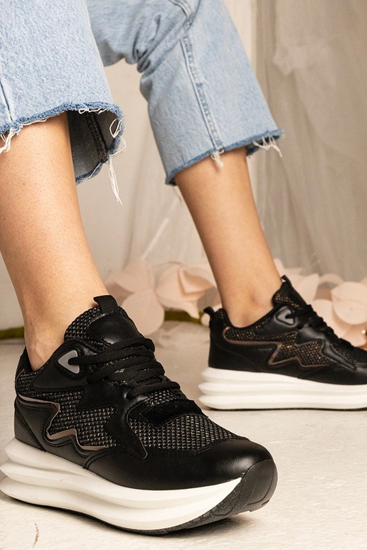 Melnas kedas ar hologrāfisku elementu...