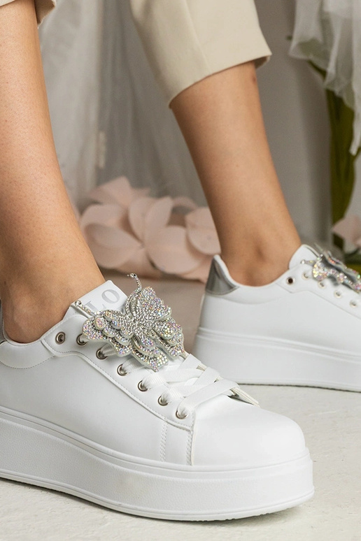 Balti un sudraba sporta apavi ar...