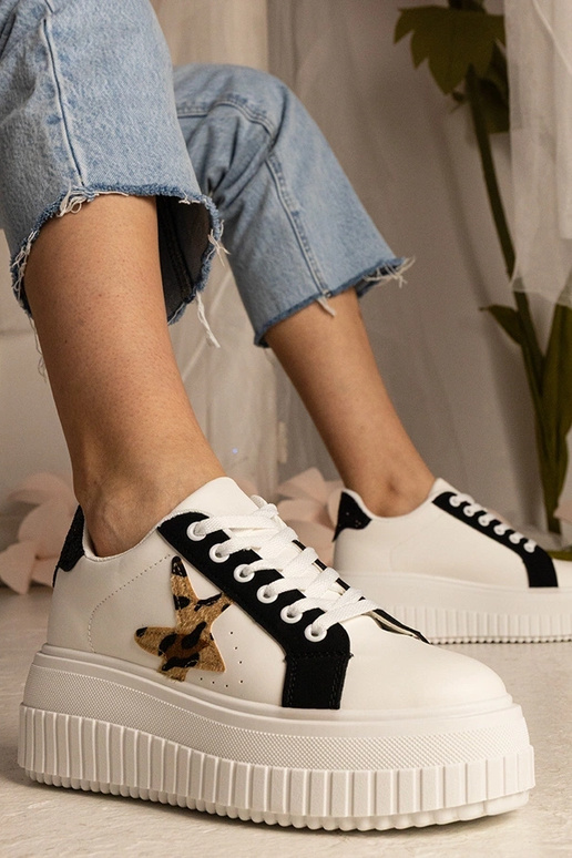 Balti un melni apavi ar spīdumu un...