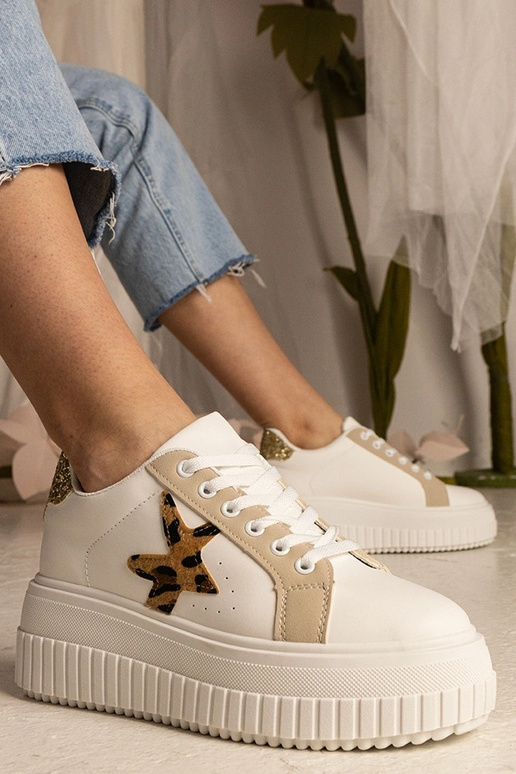 Balti un bēši apavi ar spīdumu un...