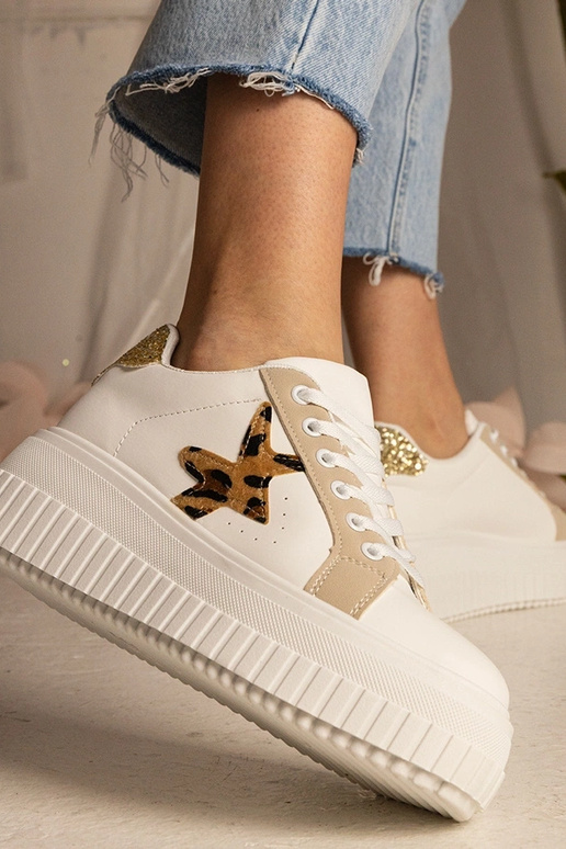 Balti un bēši apavi ar spīdumu un...