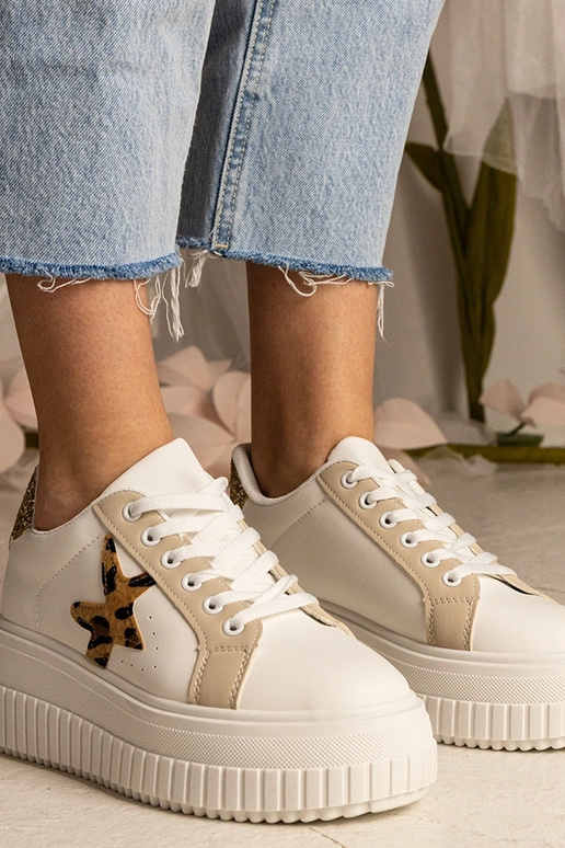 Balti un bēši apavi ar spīdumu un...