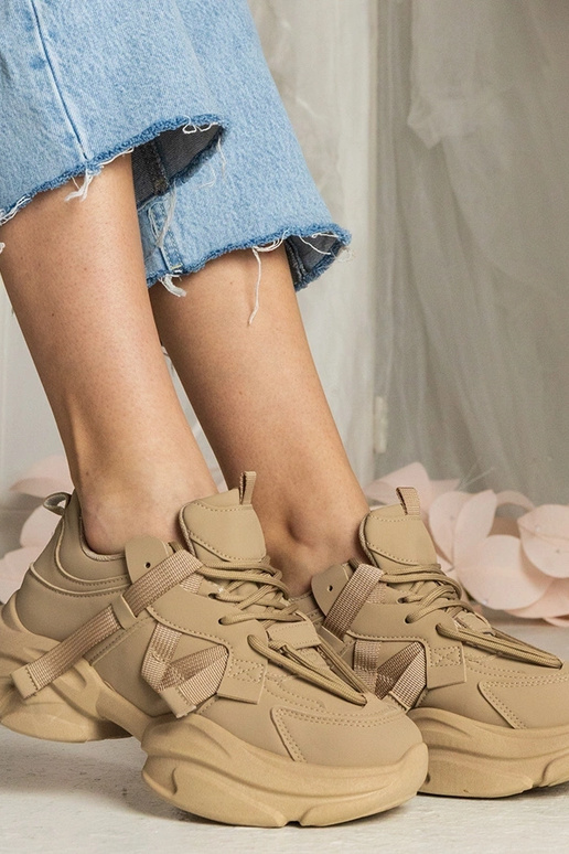 Brūni masīvie sporta apavi sievietēm...