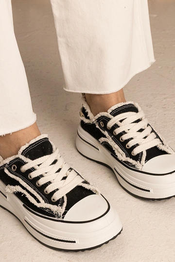 Melni augstpapēžu sporta...