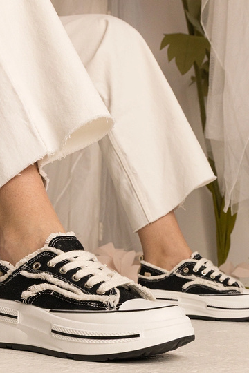 Melni augstpapēžu sporta... 2