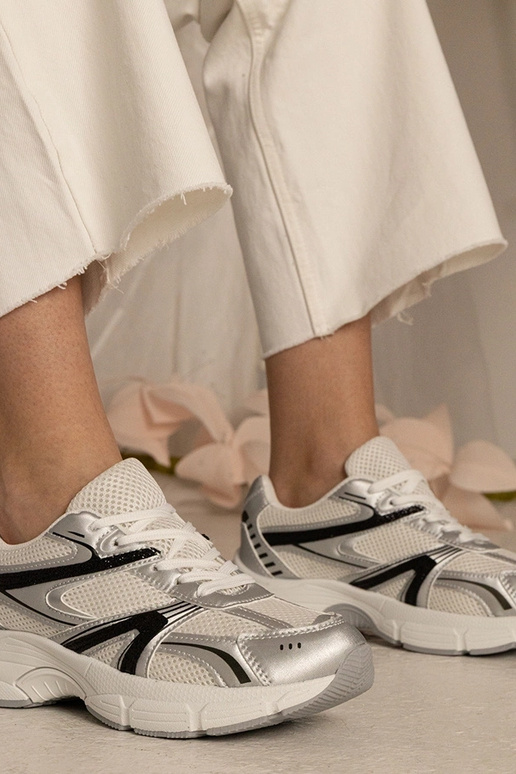 Sudraba sporta apavi sievietēm ar... Sudraba sporta apavi sievietēm ar...