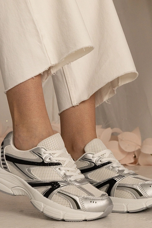 Sudraba sporta apavi sievietēm ar... Sudraba sporta apavi sievietēm ar...