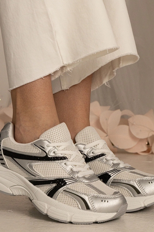 Sudraba sporta apavi sievietēm ar... Sudraba sporta apavi sievietēm ar...