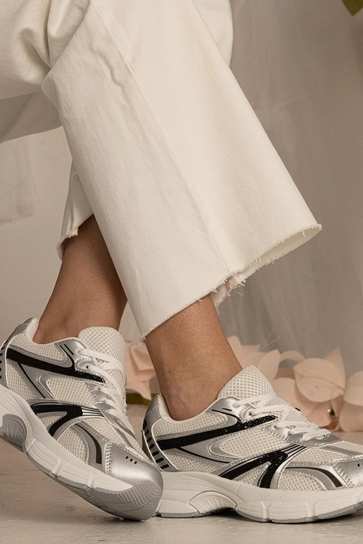 Sudraba sporta apavi sievietēm ar... Sudraba sporta apavi sievietēm ar...