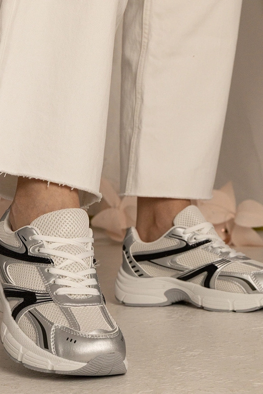 Sudraba sporta apavi sievietēm ar... Sudraba sporta apavi sievietēm ar...